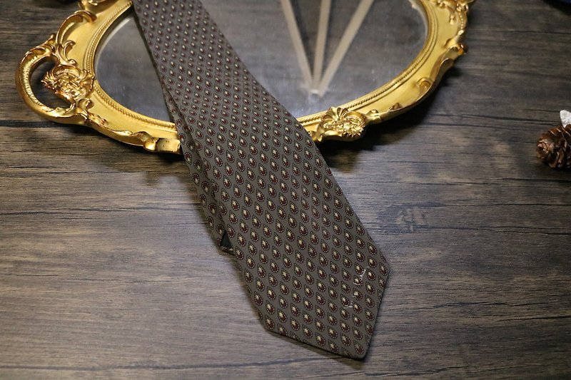 Coffee drop Baroque silk tie / narrow signature necktie