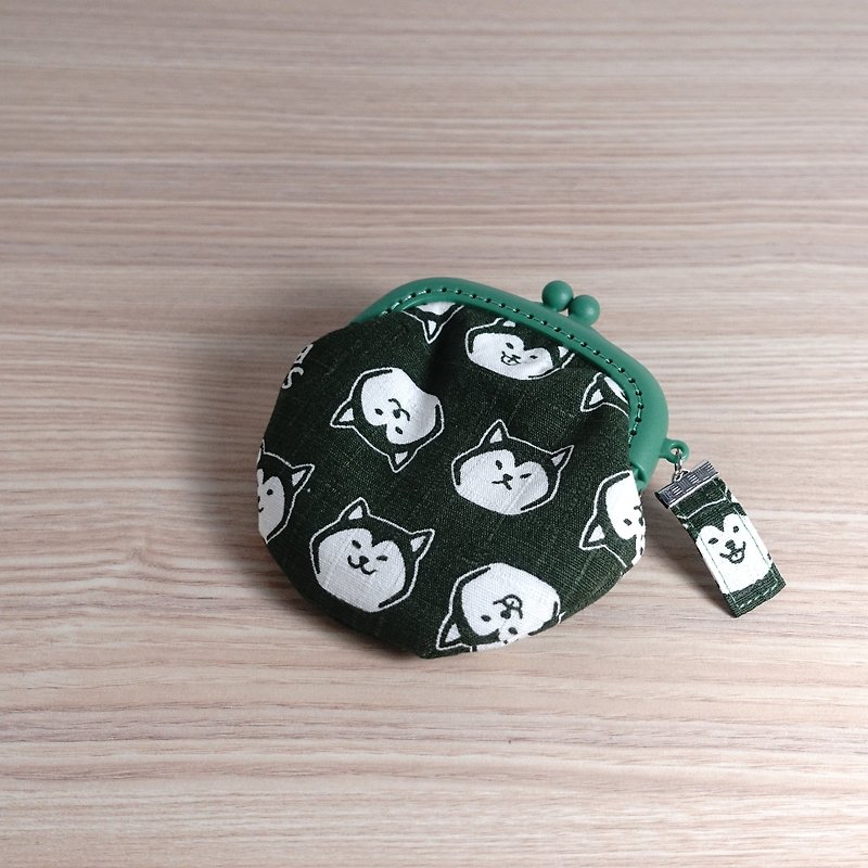 Green Shiba Inu mouth gold package*purse*ga ma mouth - กระเป๋าใส่เหรียญ - ผ้าฝ้าย/ผ้าลินิน สีเขียว