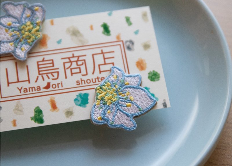 Taiwan Shipping [Embroidery Accessories] White-White-Guava - Earrings & Clip-ons - Thread White