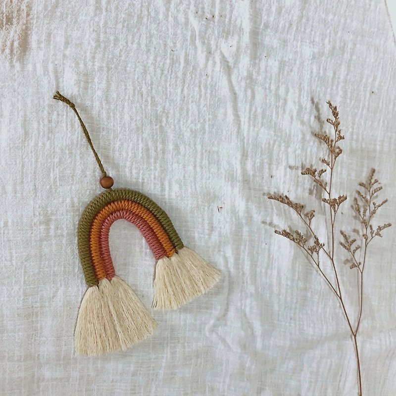macrame Weaving Hope Rainbow Small Ornament/Strap Christmas Gift Box Wedding Small Object - ตกแต่งผนัง - ผ้าฝ้าย/ผ้าลินิน หลากหลายสี