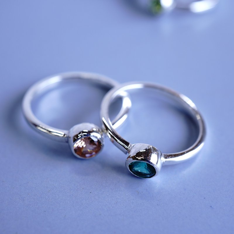 Zirconia ring playing with colors 104 - General Rings - Other Metals Silver