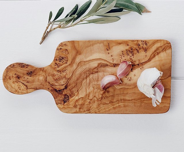 Naturally Med Olive Wood Chopping Board, Round Wooden Cheese Board With Handle