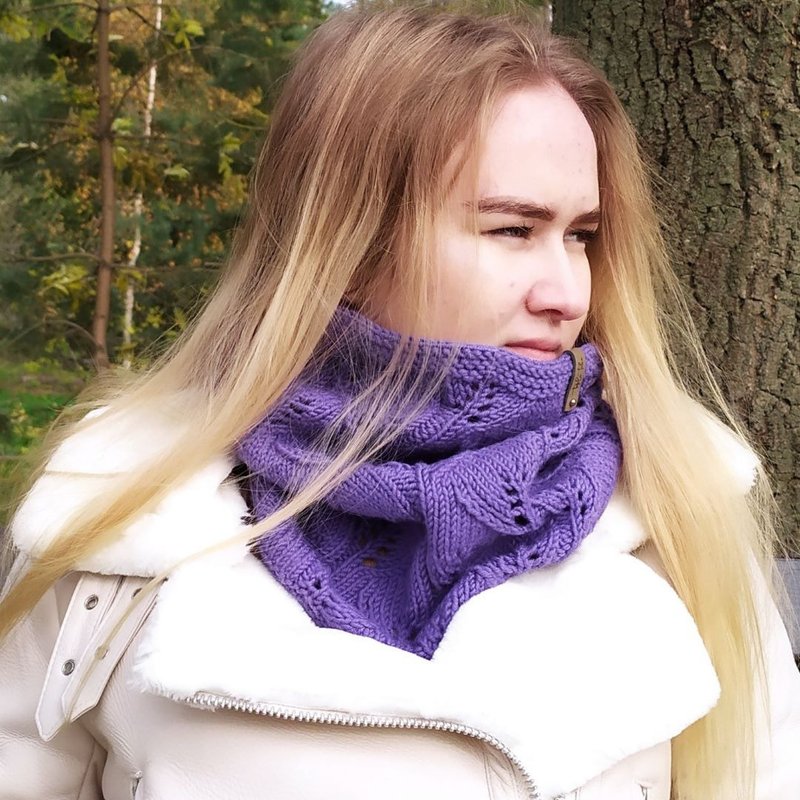 Womens knitted handmade neckwarmer - 圍巾/披肩 - 羊毛 紫色
