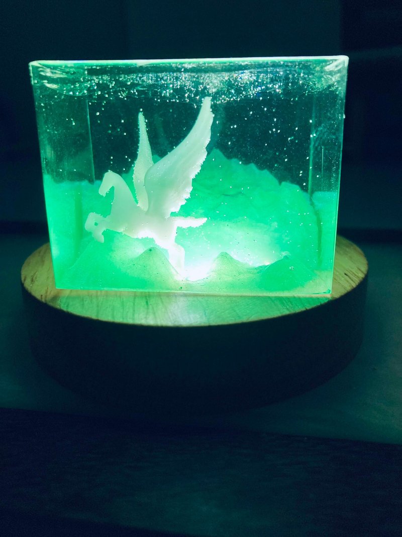 環氧樹脂飛馬小夜燈桌燈 - 燈具/燈飾 - 樹脂 綠色