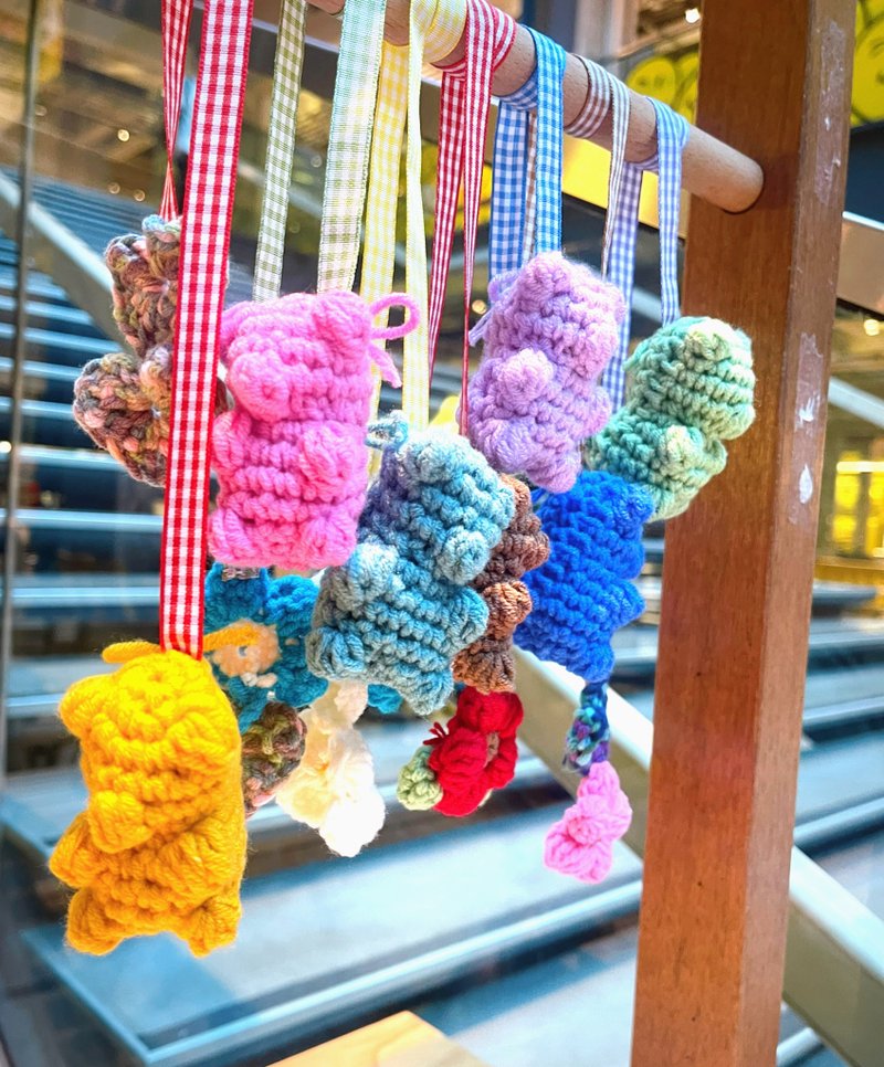 Customized small gift crocheted gummy bear haribo candy colored ribbon hanging charm - พวงกุญแจ - ขนแกะ หลากหลายสี