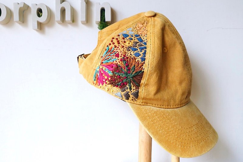 【endorphin】手工刺繡水洗棉棒球帽 - 帽子 - 棉．麻 黃色