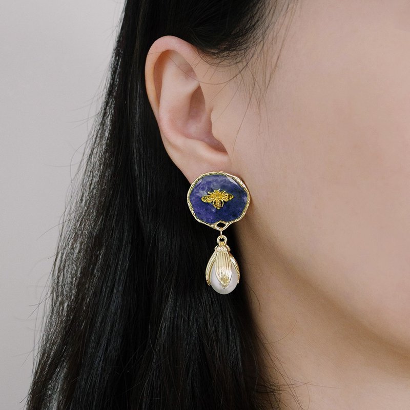 耳環 | Dreamy Bee 琥珀蜂印 - 藍 - 耳環/耳夾 - 樹脂 藍色