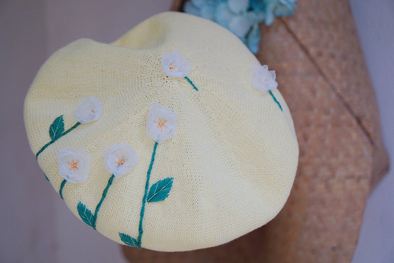 Lu Lita Hand-embroidered Spun yarn Spring and Summer Camellia Embroidered Painter Cap Beret can be customized