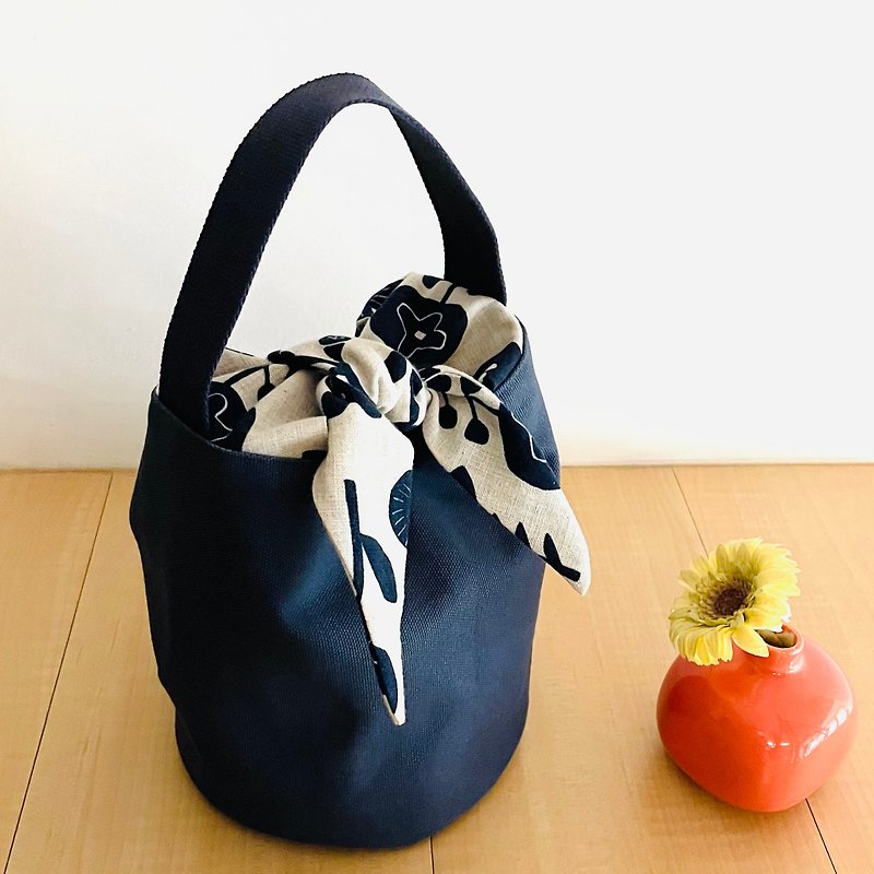 Single-handle handbag with tying towel. Good storage with hard bottom. Inner bag. canvas. Japanese cloth - กระเป๋าถือ - ผ้าฝ้าย/ผ้าลินิน สีน้ำเงิน