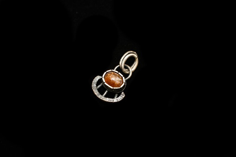 【Series of Crystal】High quality Sunstone silver pendant _ Eye of Sun - สร้อยคอ - เครื่องเพชรพลอย หลากหลายสี