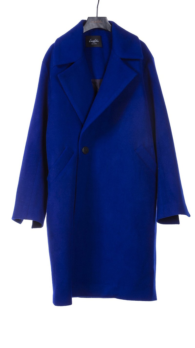 AW19 classic wool mid-length coat