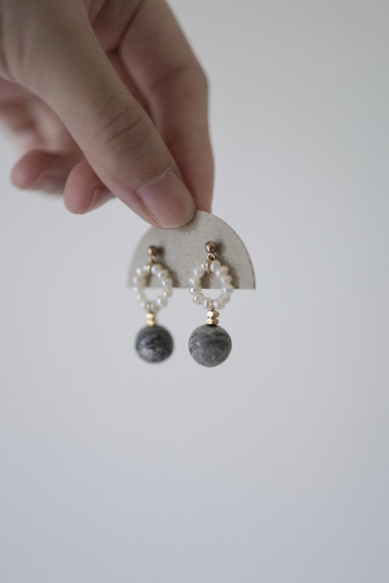 半寶石 耳環/耳夾 灰色 - 圓心珍珠地圖石耳環　可改耳夾　手工設計