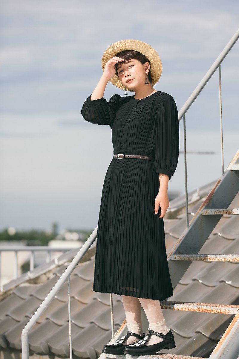 เส้นใยสังเคราะห์ ชุดเดรส สีดำ - Awhile | Vintage short-sleeved dress no.423