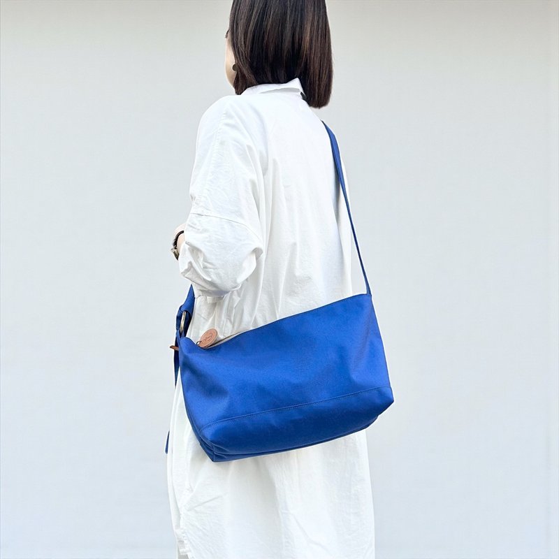 DRIFTER-S  ブルー　撥水加工　コーデュラナイロンショルダーバッグ - ショルダーバッグ - ナイロン ブルー