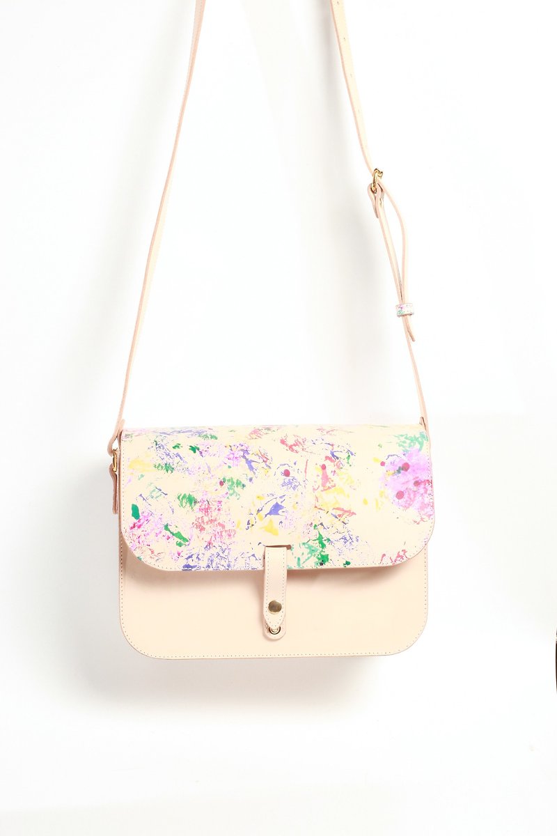[BEIS] Original color and floral head layer cowhide Messenger Bag