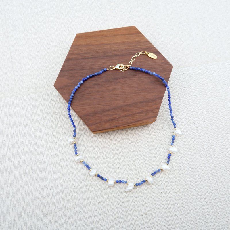 Freshwater Pearl and Sodalite stone round faceted Short Necklace - 項鍊 - 珍珠 藍色