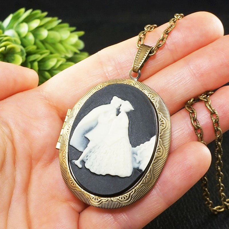 Black and White Vintage Cameo Oval Locket Keepsake Pendant Necklace Jewelry Gift - Necklaces - Other Materials Black