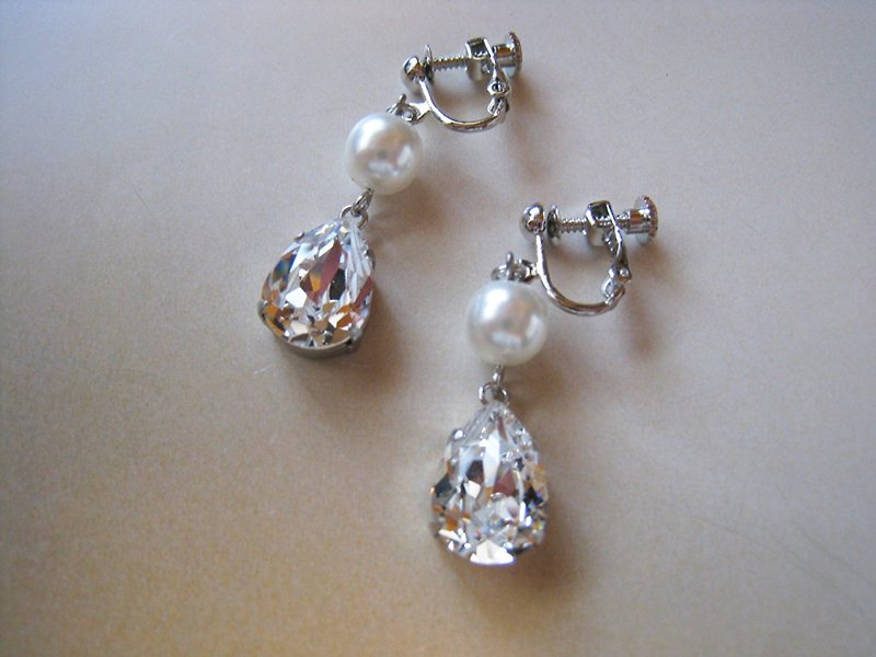 Silky Pearl &amp; Swarovski Crystal Drop Earrings / ED : White