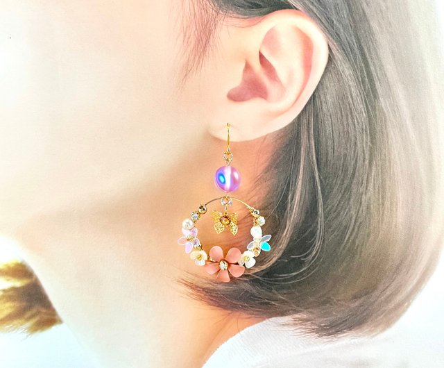 花冠のイヤリング ビーズ ピンク ゴールド - ショップ Kirarito