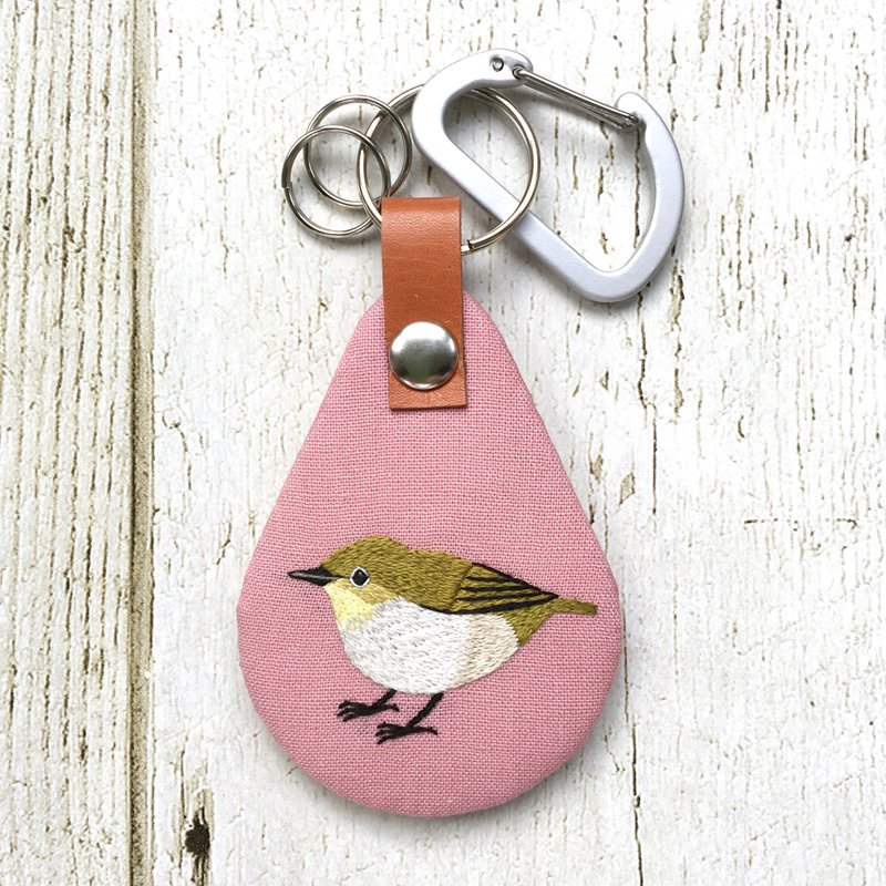 Hand-embroidered keychain with white-eye carabiner - ที่ห้อยกุญแจ - งานปัก สึชมพู