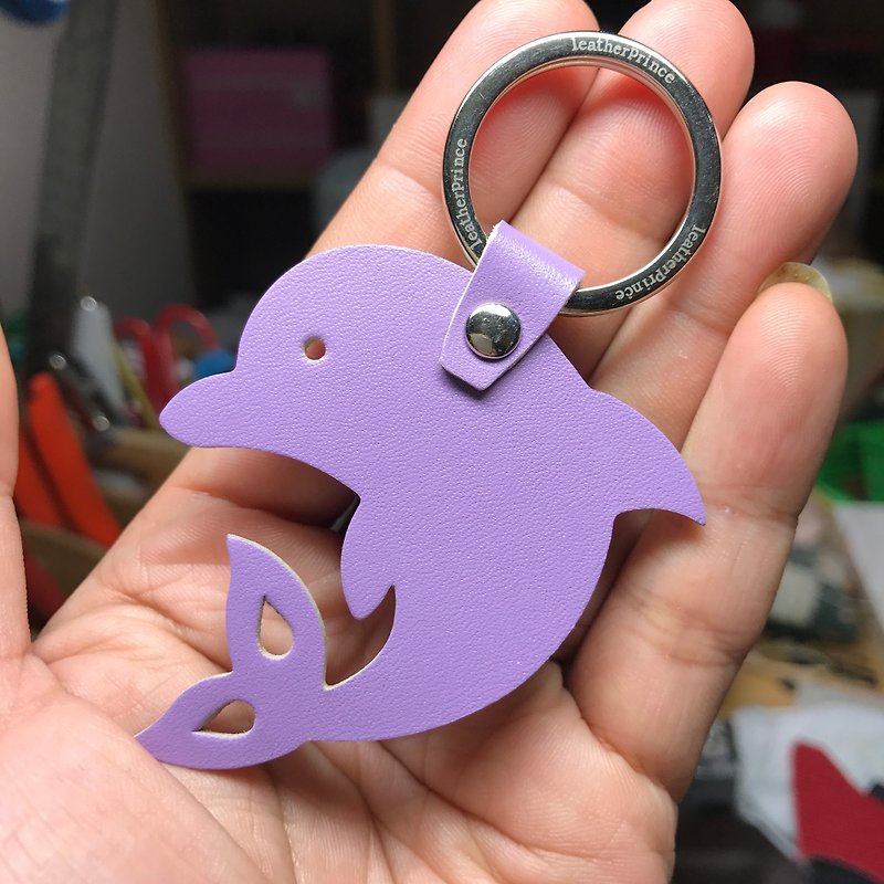 {Leatherprince 手工皮革} 台灣MIT 紫色 可愛 海豚 剪影版 皮革 鑰匙圈 / Dolphin Silhouette leather keychain in purple（Small size / 小尺寸 ） - 鑰匙圈/鎖匙扣 - 真皮 紫色