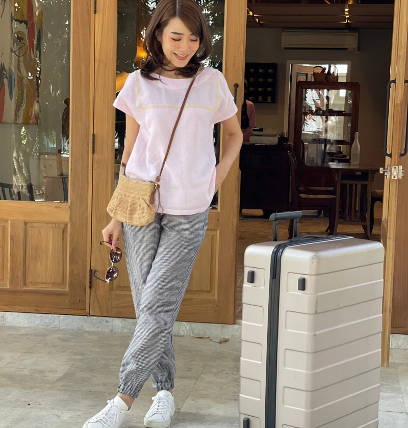 Coco Blouse round-neck Linen short sleeves Pink Color - 女上衣/長袖上衣 - 棉．麻 粉紅色
