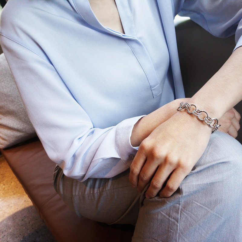 character a bracelet_個性a手鍊 925銀 限量 珠寶 婚戒訂製 台灣 - 手鍊/手環 - 銀 銀色