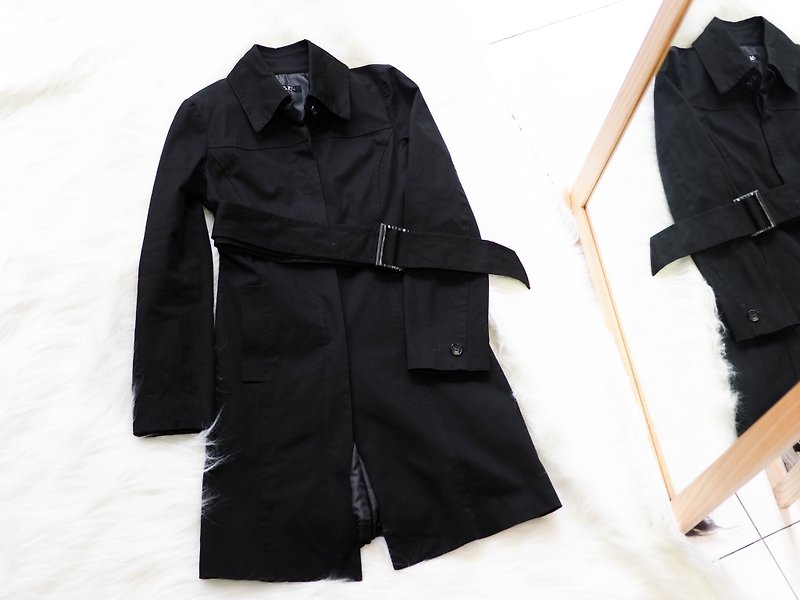 埼玉墨黑经典独立独立 Elegant girl antique thin material windbreaker jacket trenchcoat dustcoat - เสื้อแจ็คเก็ต - เส้นใยสังเคราะห์ สีดำ