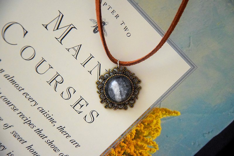 Day & Night - Mori/Forest Theme Natural Stone Vintage Resin Necklace - สร้อยคอ - หิน 
