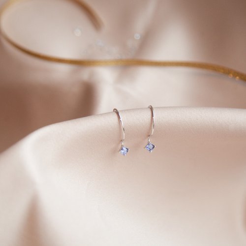 Isha Jewelry 純銀輕珠寶 堇青石純銀耳勾 | 春夏必備。方型天然石。氣質清新