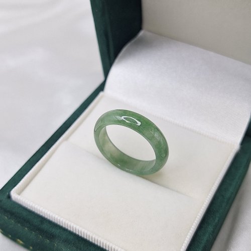 濃緑の氷花模様リング | 天然ミャンマー産A貨翡翠 | 国際サイズ