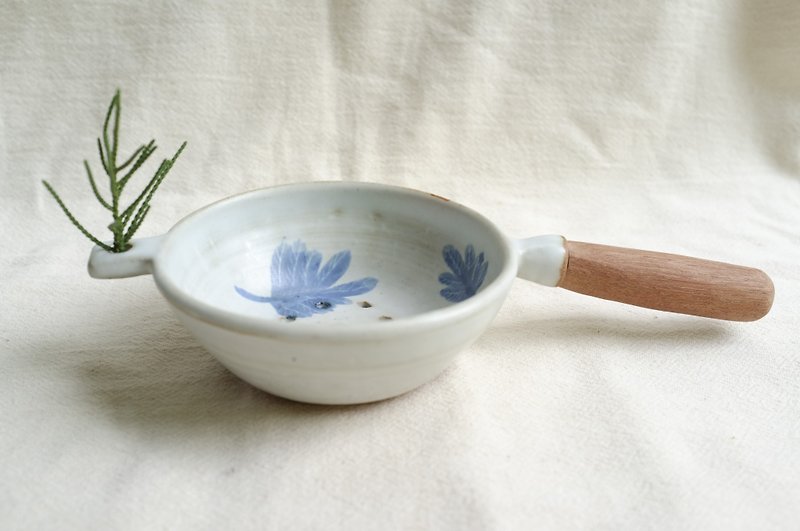 ceramic tea filter - Cookware - Pottery White