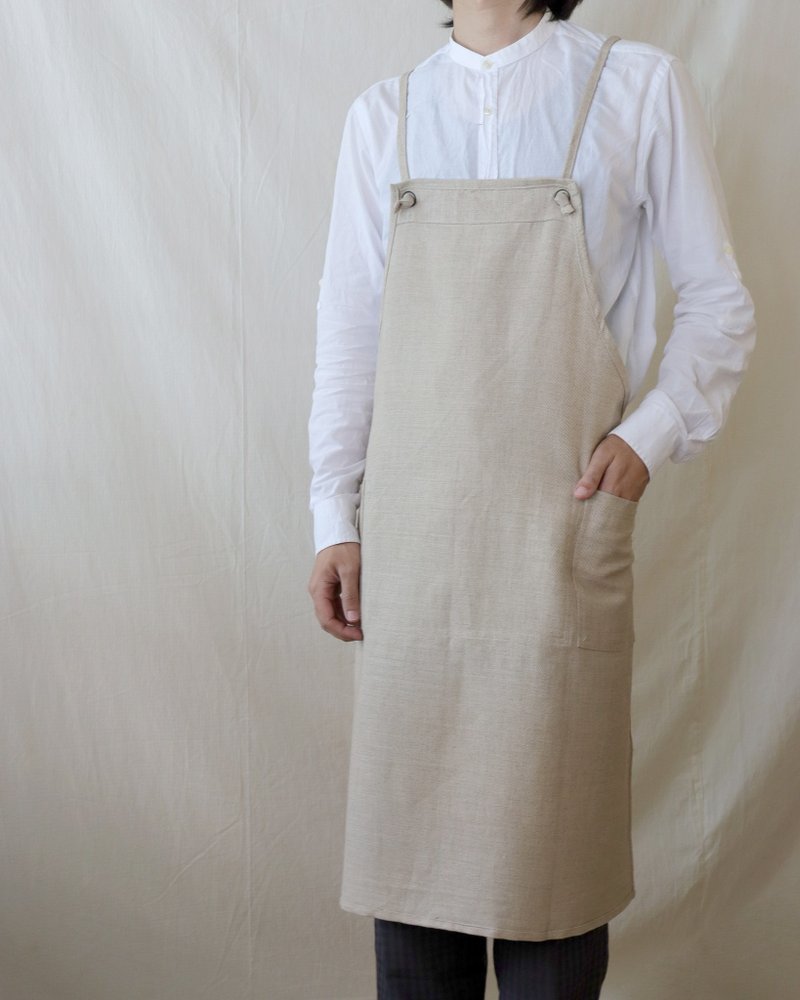 Ayuno copper Bronze spaghetti strap reversible apron Linen color - ผ้ากันเปื้อน - ผ้าฝ้าย/ผ้าลินิน สีกากี