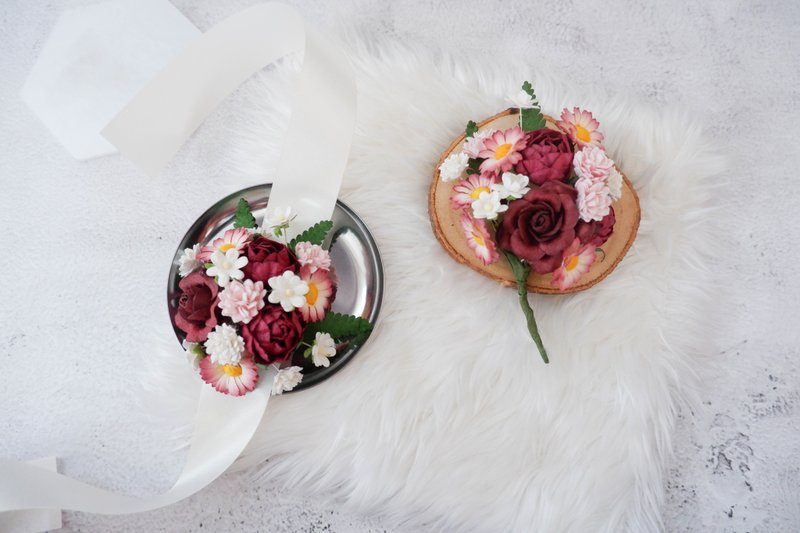 Wine burgundy wedding wrist corsage, buttonhole, boutonniere - 胸花/手腕花 - 紙 紅色