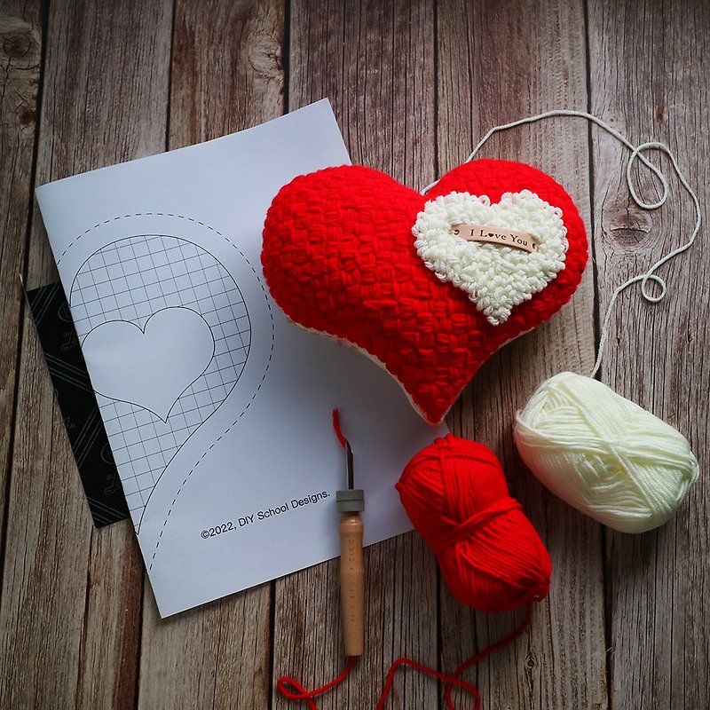 【Russian Embroidery】Material Pack. Heart Pillow. Beginners. Wool Embroidery