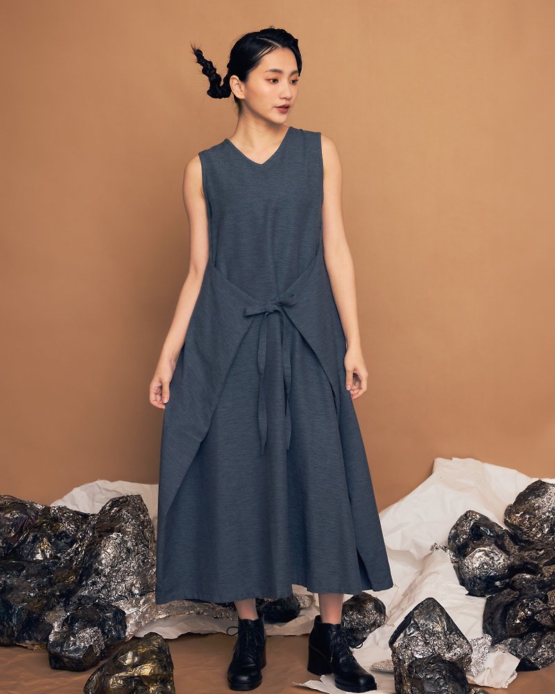 Sleeveless strappy dress_Gucheng Bay - ชุดเดรส - ผ้าฝ้าย/ผ้าลินิน สีน้ำเงิน