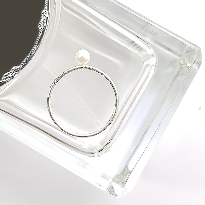 Round line sterling silver natural pearl ring - แหวนทั่วไป - เงินแท้ ขาว
