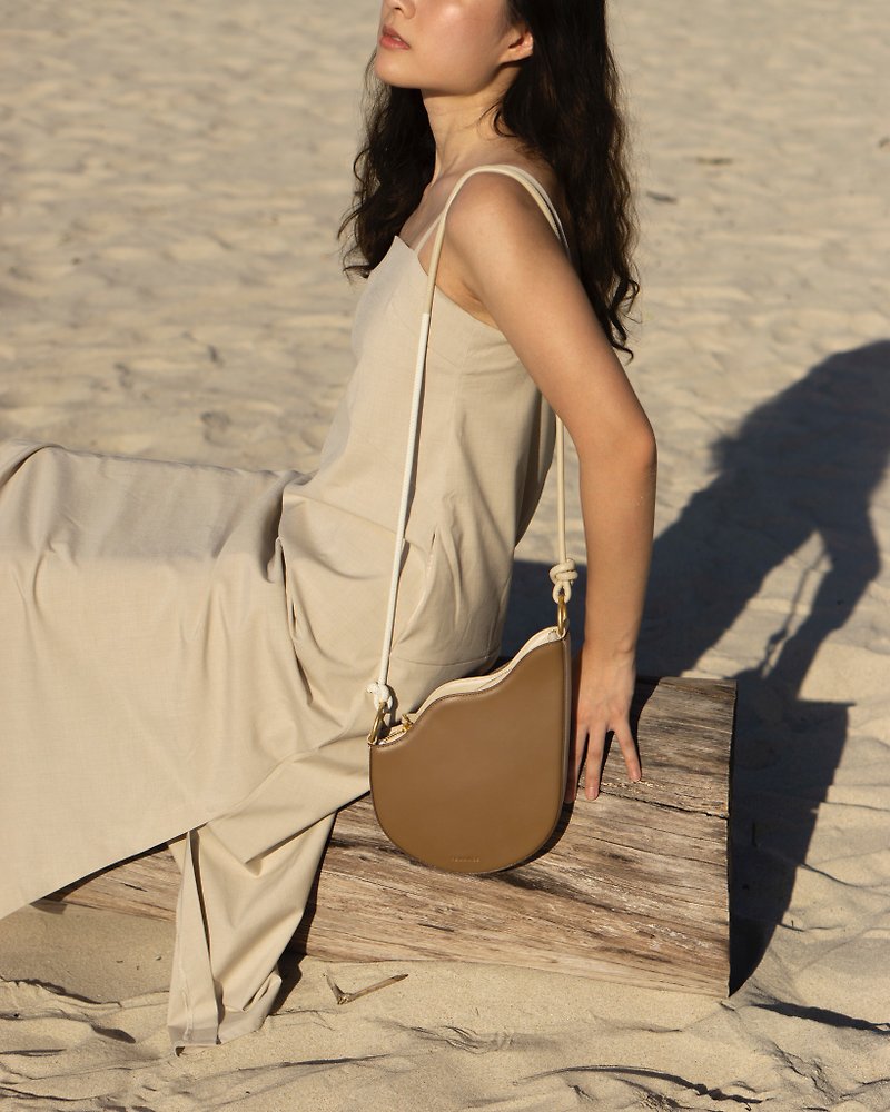 Femance Calla 深啡 波浪形 手提包 斜背包 原創設計 小眾 - 側背包/斜孭袋 - 真皮 咖啡色