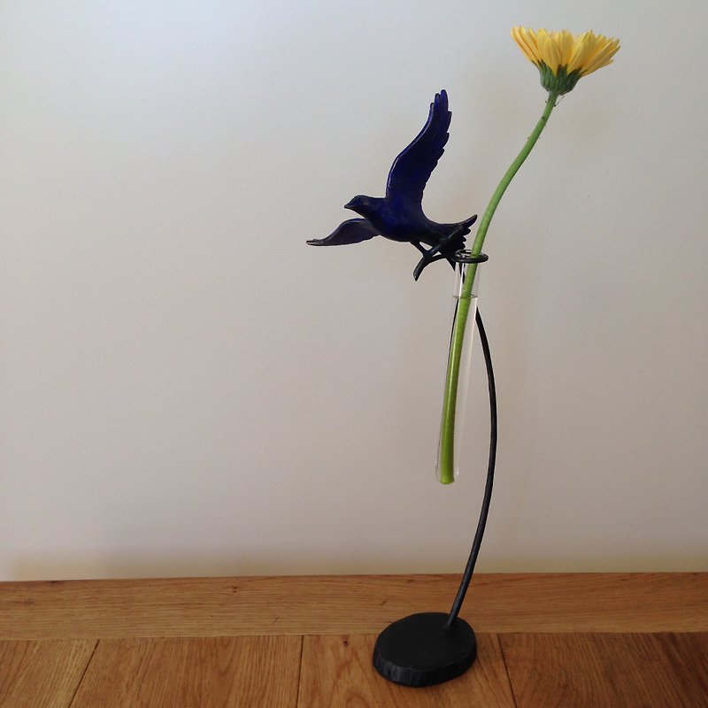 ロートアイアン製花器　花を摘む青い鳥の一輪挿し - 植栽/盆栽 - 其他金屬 黑色
