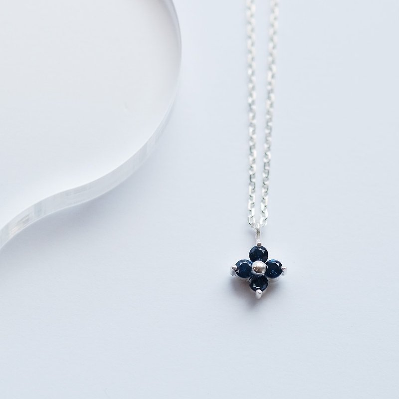 Sapphire Flower Necklace Silver 925 - สร้อยคอ - โลหะ สีน้ำเงิน
