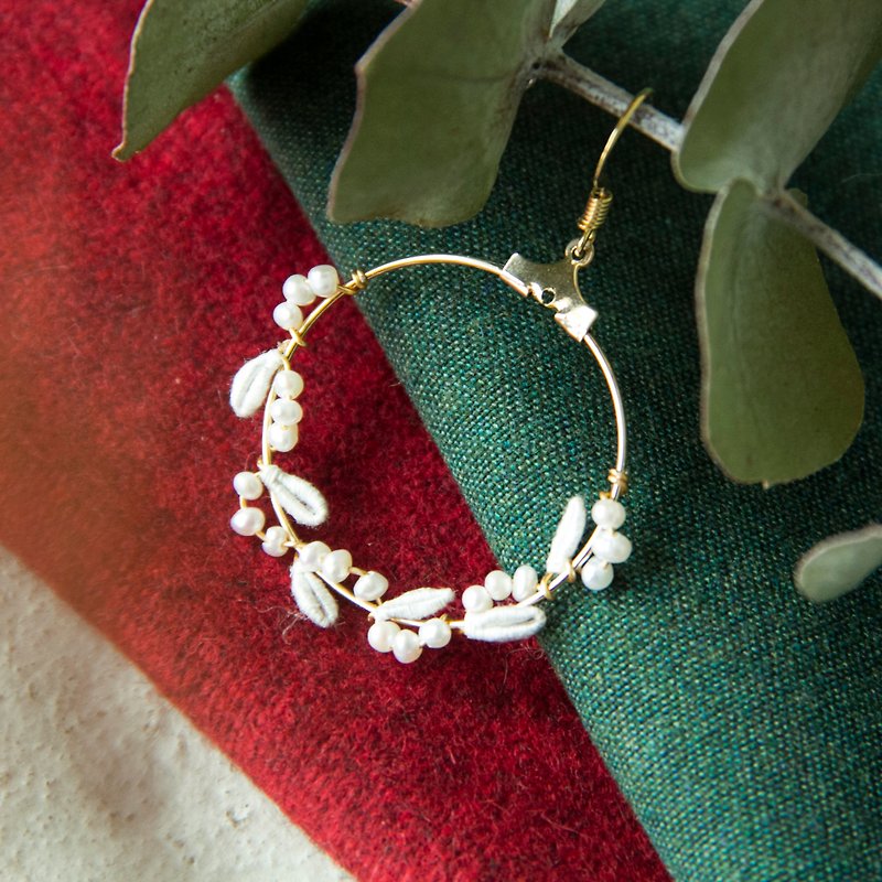 Pearl wreath earrings