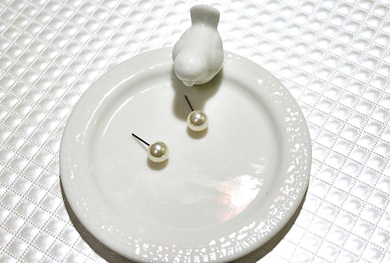 Alloy <White Earth>_Pin earrings-Free shipping by post- - Earrings & Clip-ons - Plastic White
