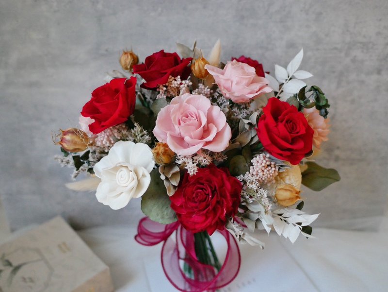 自然型手綁不凋捧花【嫣紅粉黛】永生捧花/拍婚紗/婚禮捧花/登記 - 乾燥花/永生花 - 植物．花 紅色