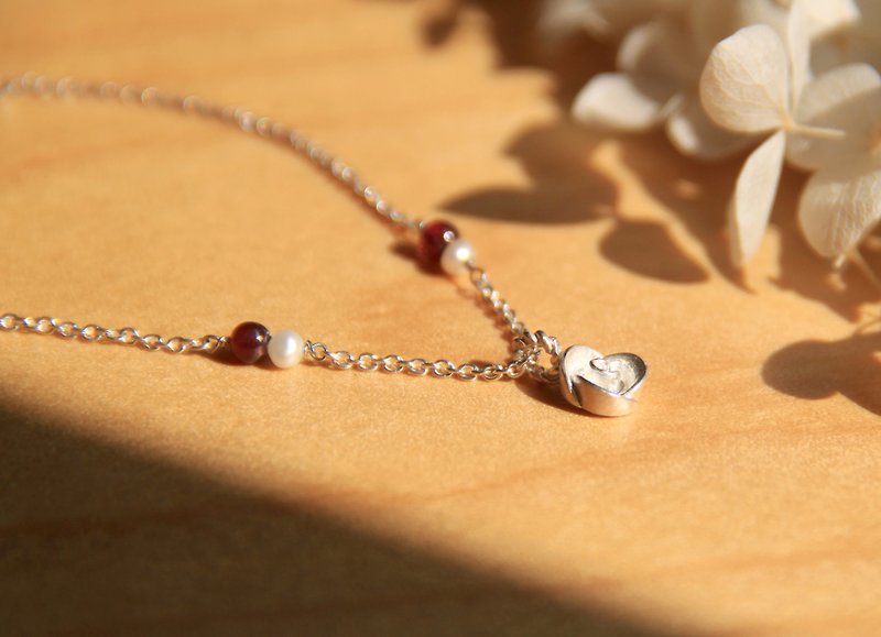 Rose Series - burgundy (Stone)- Little Rose 925 sterling silver bracelet silver hand-made gift wrapping - สร้อยข้อมือ - โลหะ สีแดง