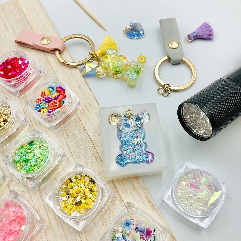 One person travels [DIY handmade course] jewelry design experience/gift giving | colorful bear pendants | cultural coins - งานโลหะ/เครื่องประดับ - โลหะ 