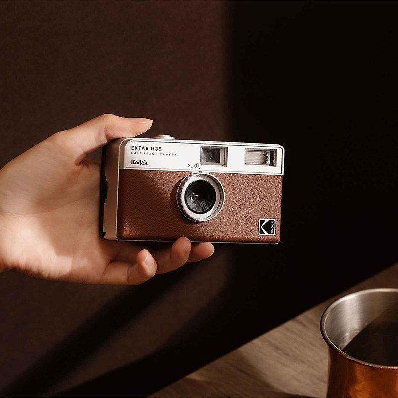 【Kodak 柯達】復古底片相機 Kodak Ektar H35 焦糖棕 半格機 - 相機/拍立得 - 塑膠 咖啡色