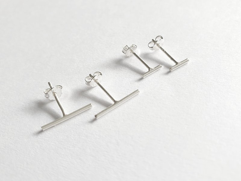 Minimalist/ SV925 Tiny Line Bar Stud Earrings, T Earrings - ต่างหู - เงินแท้ สีเงิน