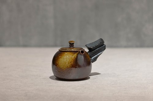 臻麟陶藝 | 190cc | 柴燒造型側把茶壺 茶壺 柴燒壺【臻麟陶藝】
