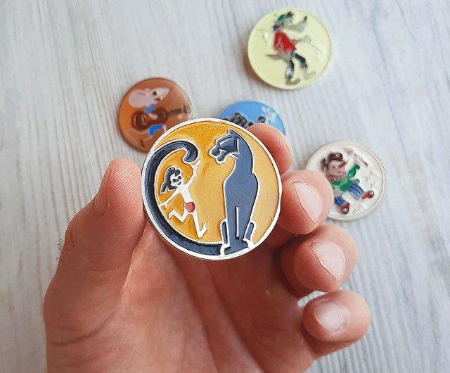 ラウンドヴィンテージロシアアルミニウム子供ピンバッジ漫画
