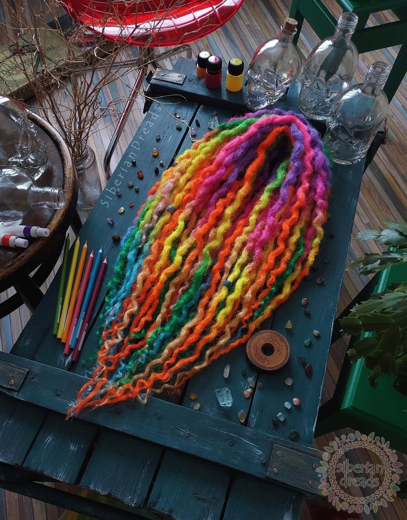 Colourful Soft Dreadlocks / Crocheted Soft Lumpy Wavy Synthetic dreads - 髮夾/髮圈 - 其他材質 多色